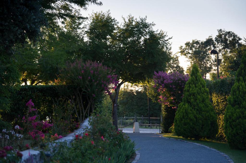 Hotel Domaine de Larchey Saint-Médard-dʼEyrans Exterior foto
